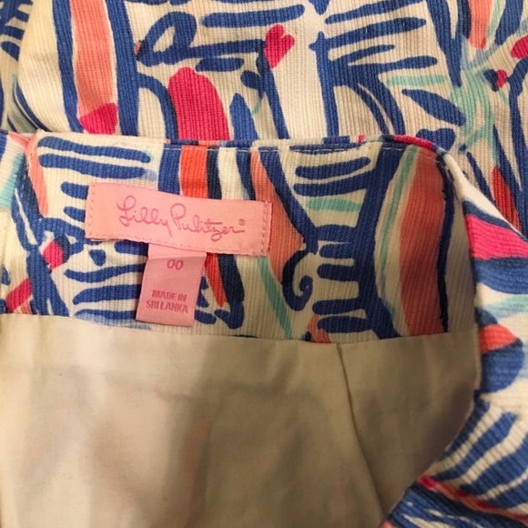 EUC LILLY PULITZER RED RIGHT RETURN SKORT SIZE 00 - Picture 3 of 4